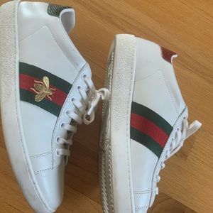 Gucci leather bee sneaker